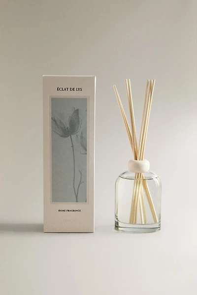 (8.45 oz) ÉCLAT DE LYS SCENTED REED DIFFUSER