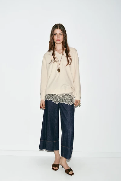 PULL LONG EN MAILLE BIMATIÈRE AVEC DENTELLE