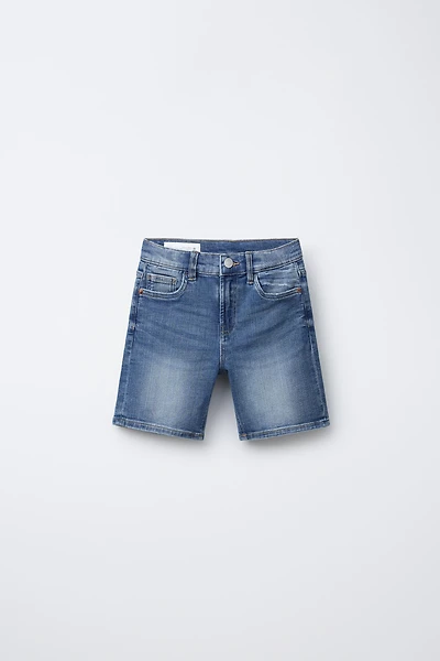 STRAIGHT DENIM SHORTS