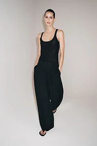 FINE KNIT SLEEVELESS TOP