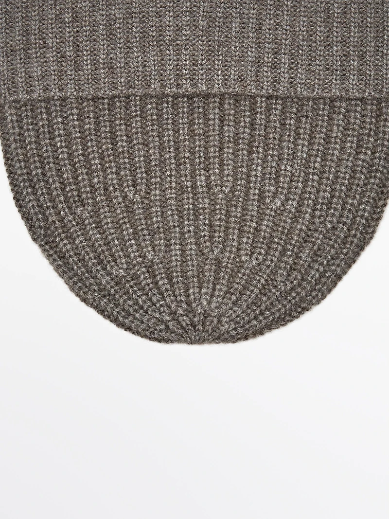 Ribbed 100% cashmere beanie