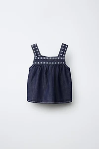 FLORAL EMBROIDERED FLOWY DENIM TOP