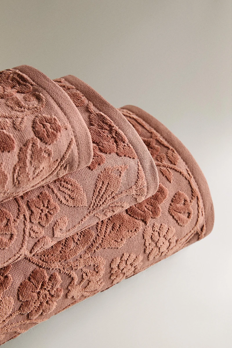 FLORAL JACQUARD BATH TOWEL