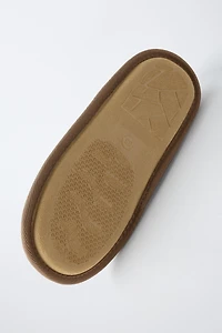 CHAUSSONS D'INTÉRIEUR DÉTAIL