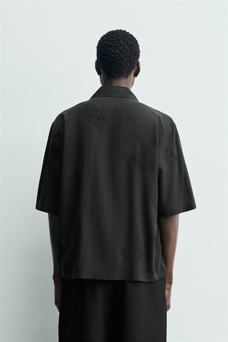 GEOMETRIC EMBROIDERY SHIRT