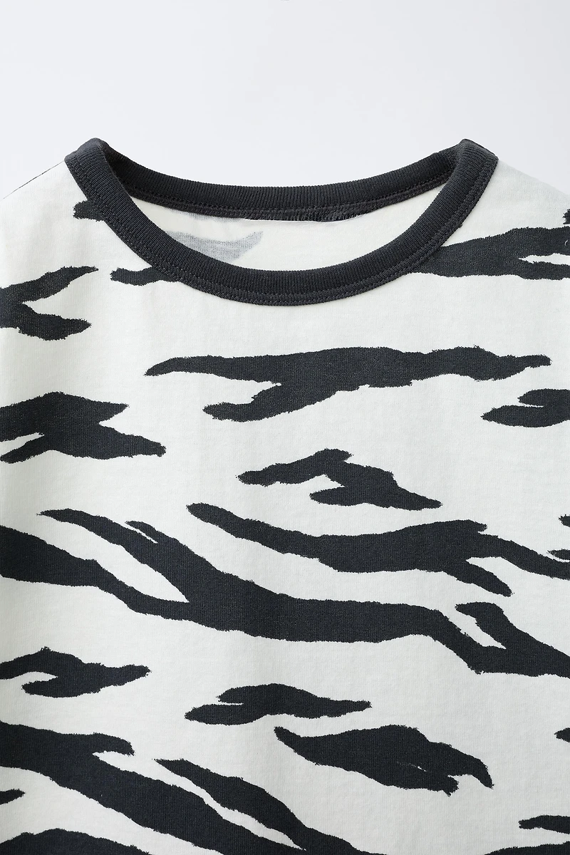 ENSEMBLE JOGGING T-SHIRT ET BERMUDA ZÈBRE