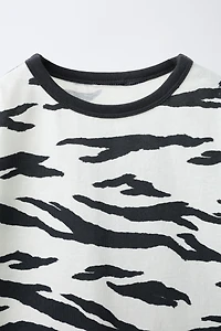 ENSEMBLE JOGGING T-SHIRT ET BERMUDA ZÈBRE
