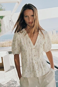 FLORAL PRINT PINTUCK BLOUSE