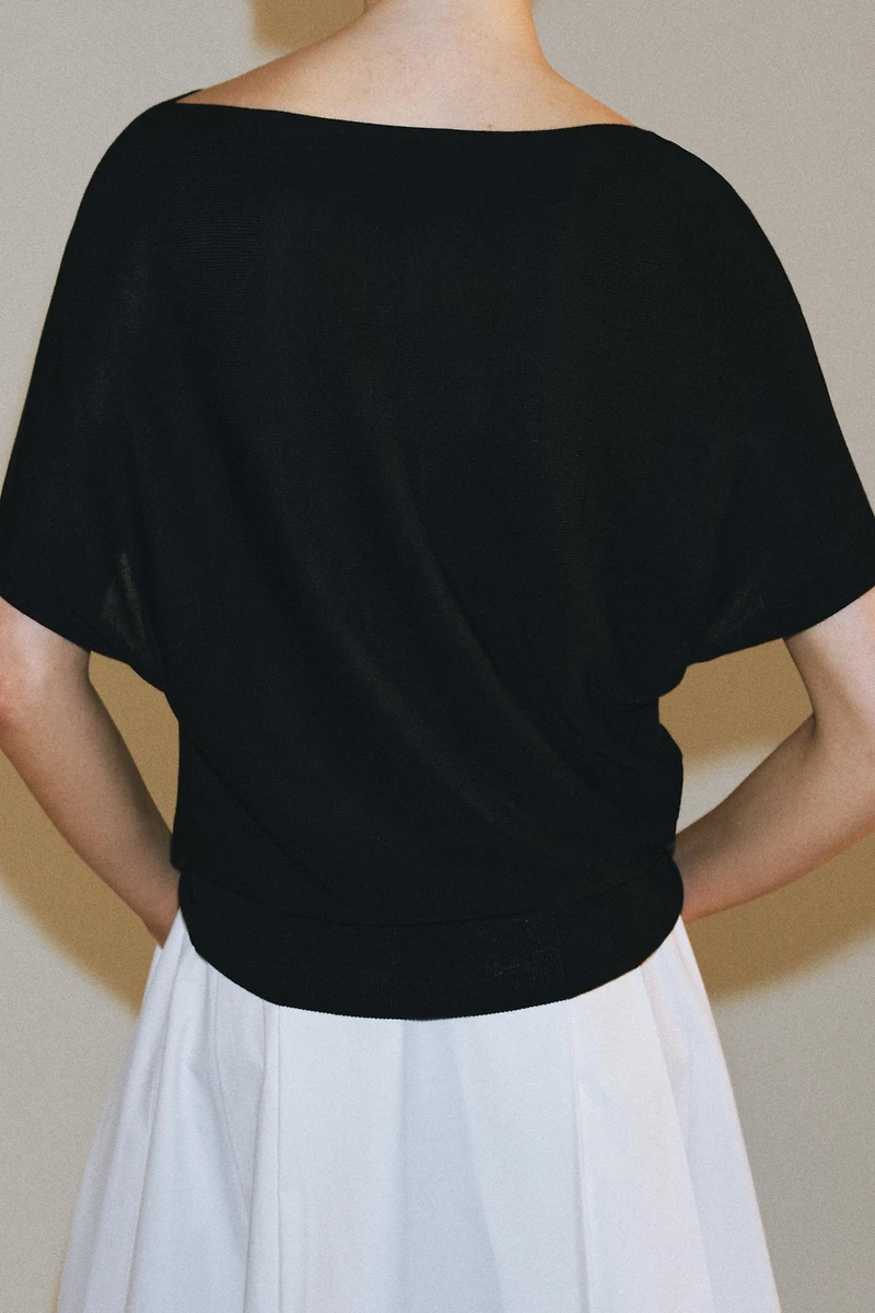 BOAT NECK KNIT TOP