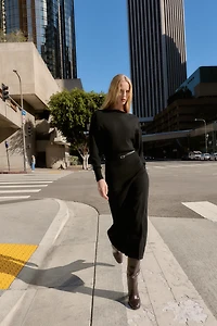 ROBE MI-LONGUE AVEC CEINTURE