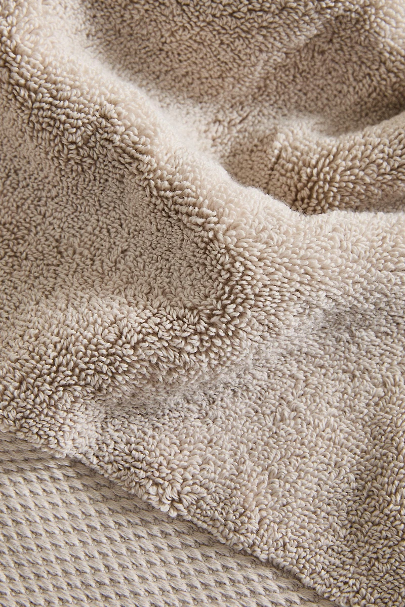 (800 GXM²) SERVIETTE DE BAIN EXTRA DOUCE