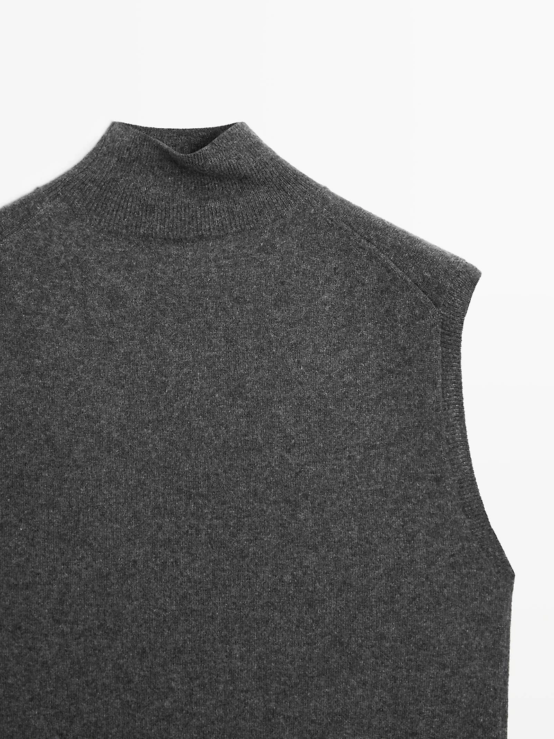 Cashmere knit vest