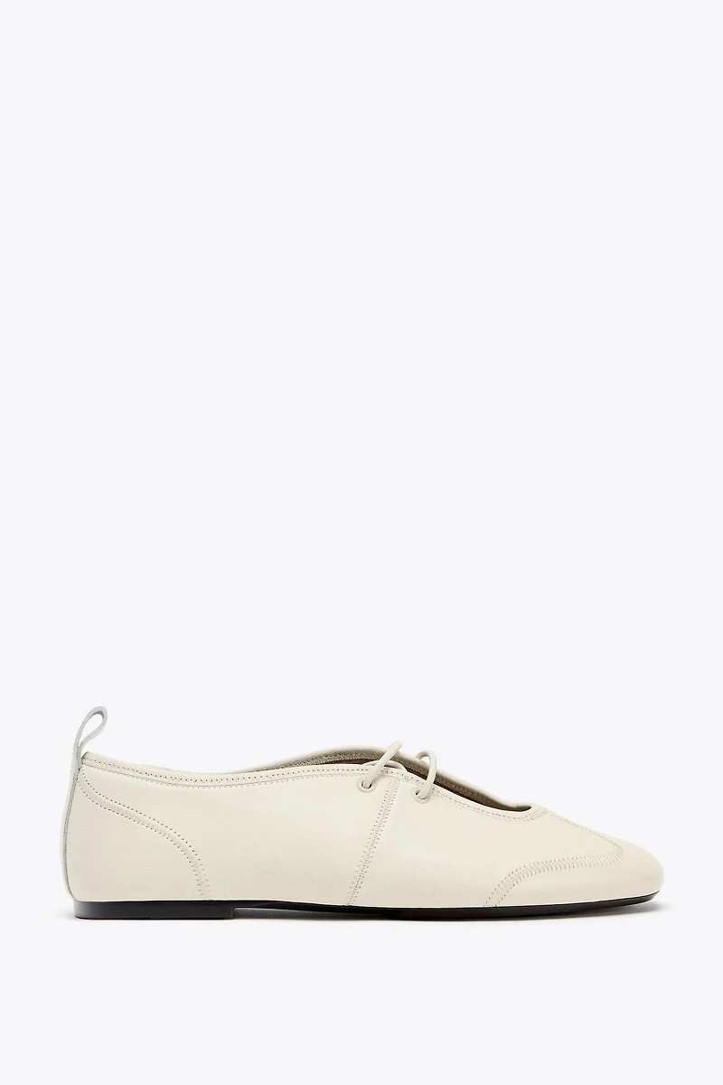BALLERINES EN CUIR AVEC SURPIQÛRES