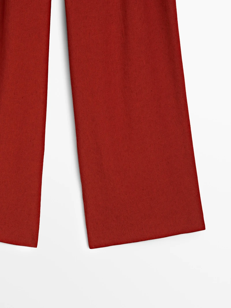 Straight-leg trousers with double dart detail