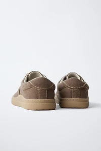LACE-UP SNEAKERS