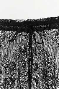LACE CAPRI PANTS