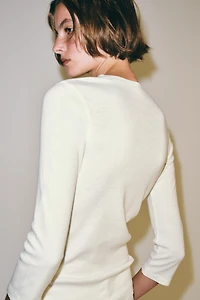 V-NECK T-SHIRT