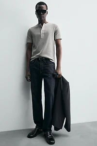 BUTTON-NECK T-SHIRT