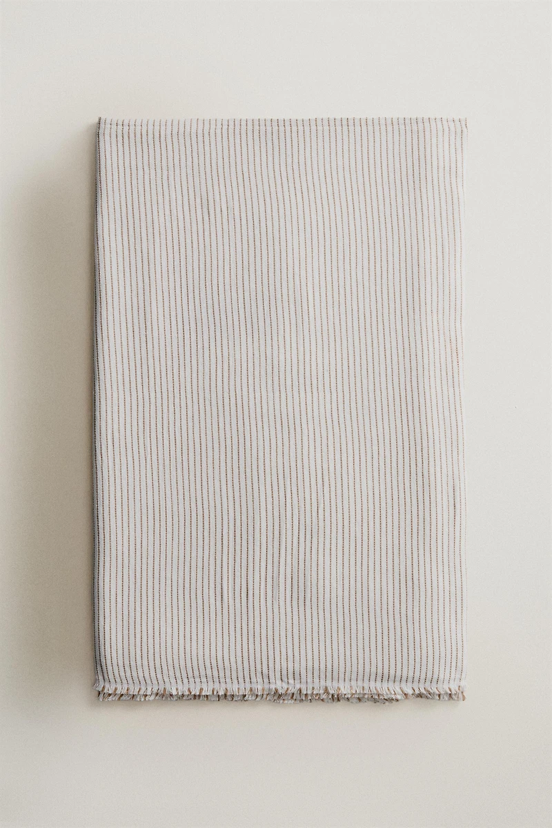COUVERTURE MULTIFONCTION RAYURES