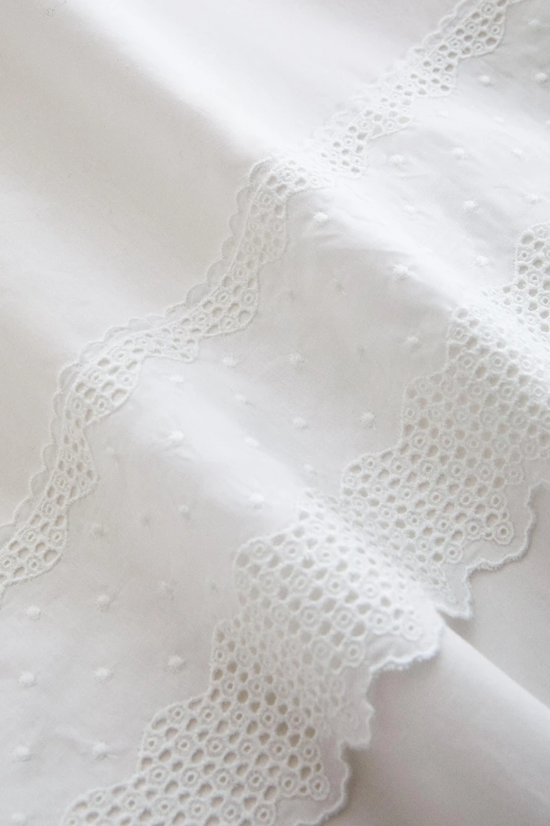 DRAP PLAT BRODÉ
