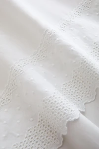 DRAP PLAT BRODÉ