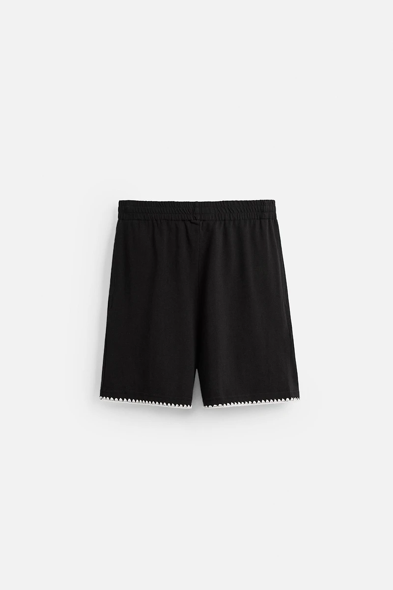CONTRAST EMBROIDERY SHORTS