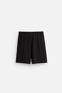 CONTRAST EMBROIDERY SHORTS