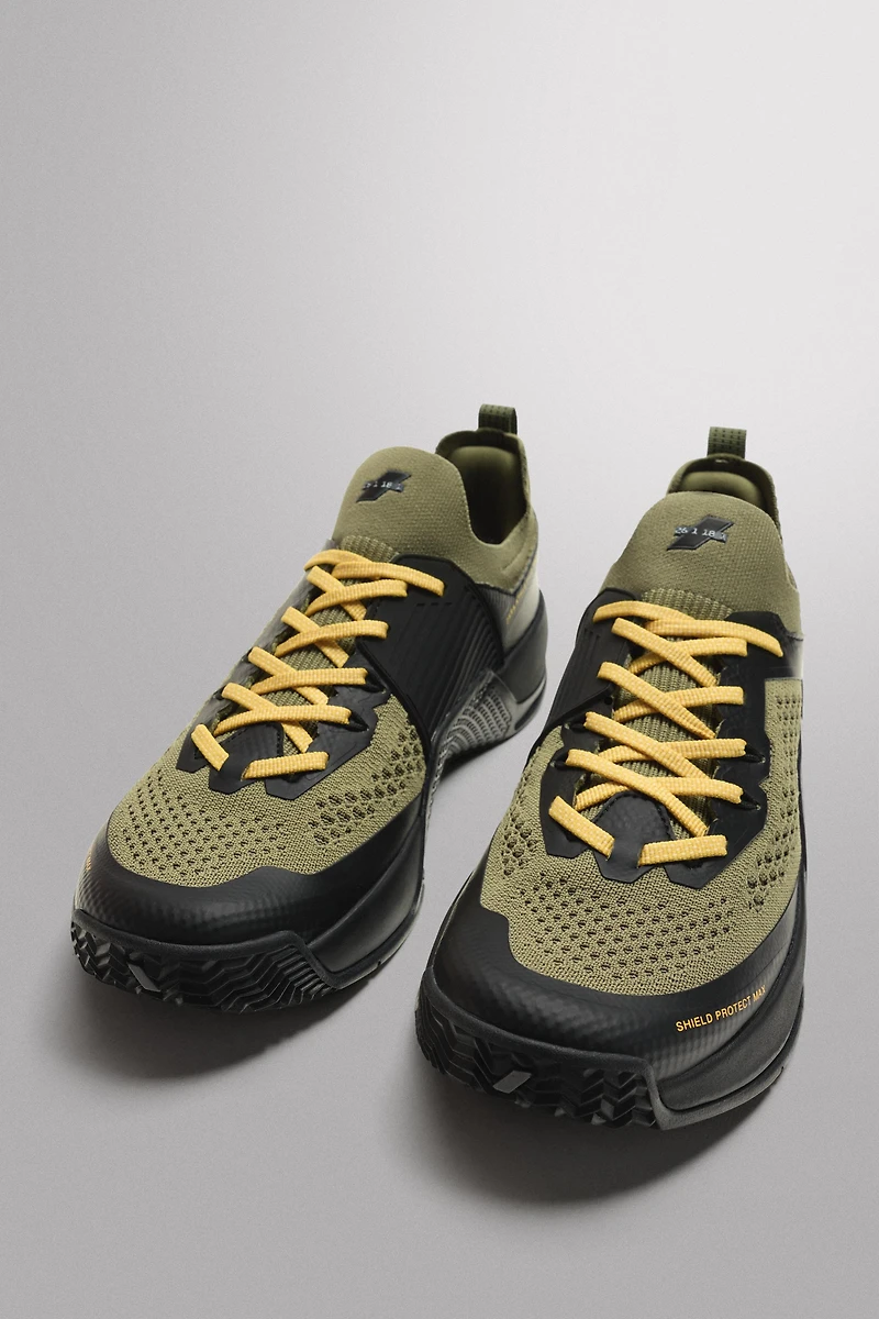 TRAINING SNEAKERS