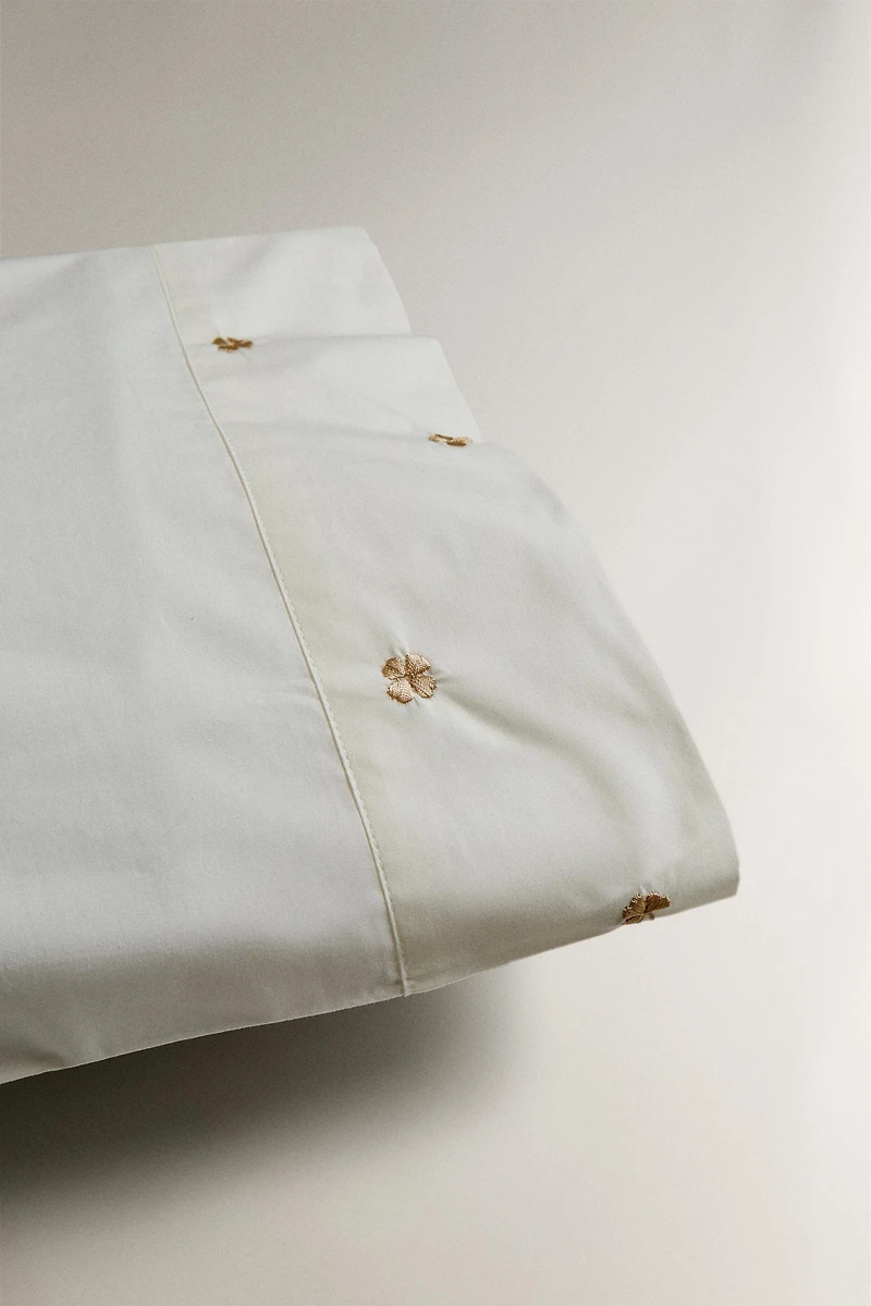 CLOVER PILLOWCASE