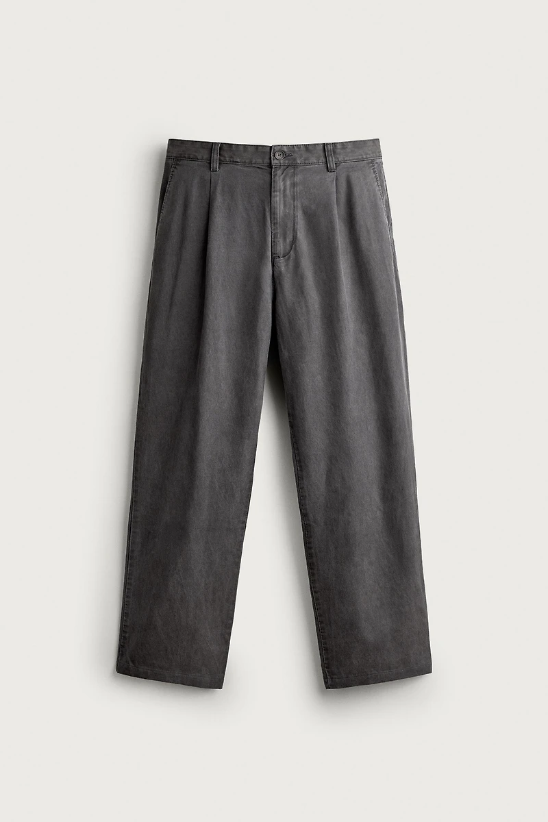 RELAXED FIT PLEATED CHINO PANTS