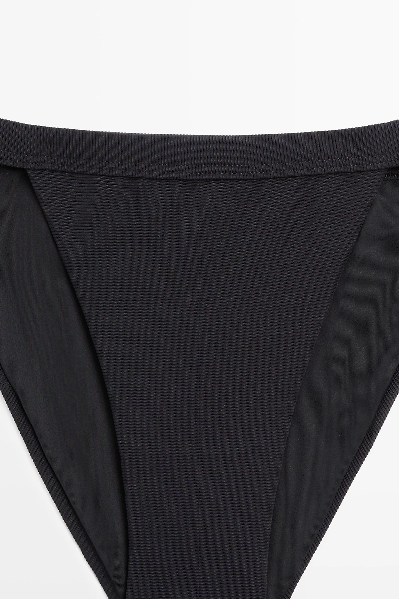 Triangle bikini bottoms