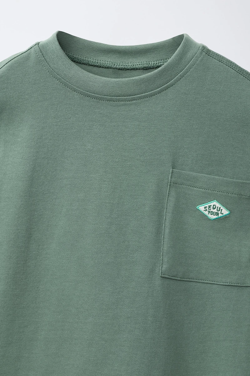 T-SHIRT POCHE ET PIÈCE