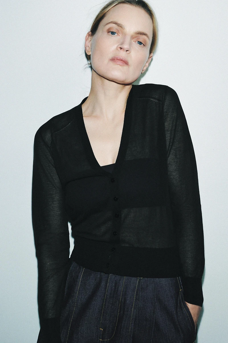 GILET EN MAILLE SEMI-TRANSPARENTE