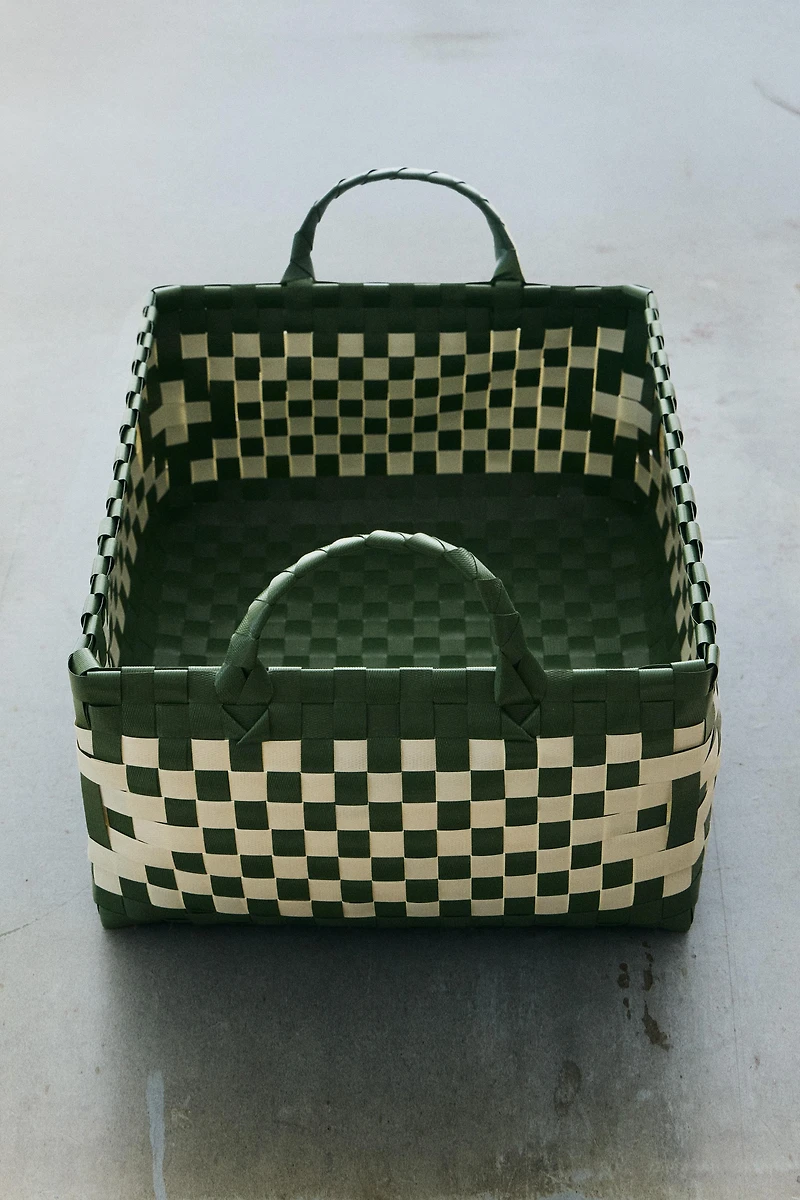 WOVEN BASKET