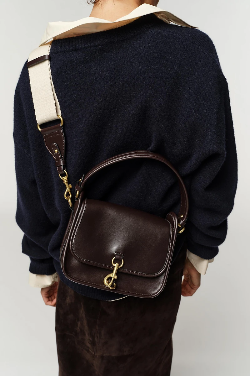 CLOSURE DETAIL CROSSBODY BAG
