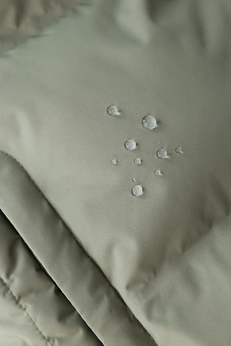 MANTEAU REMBOURRÉ À CAPUCHE DÉPERLANT