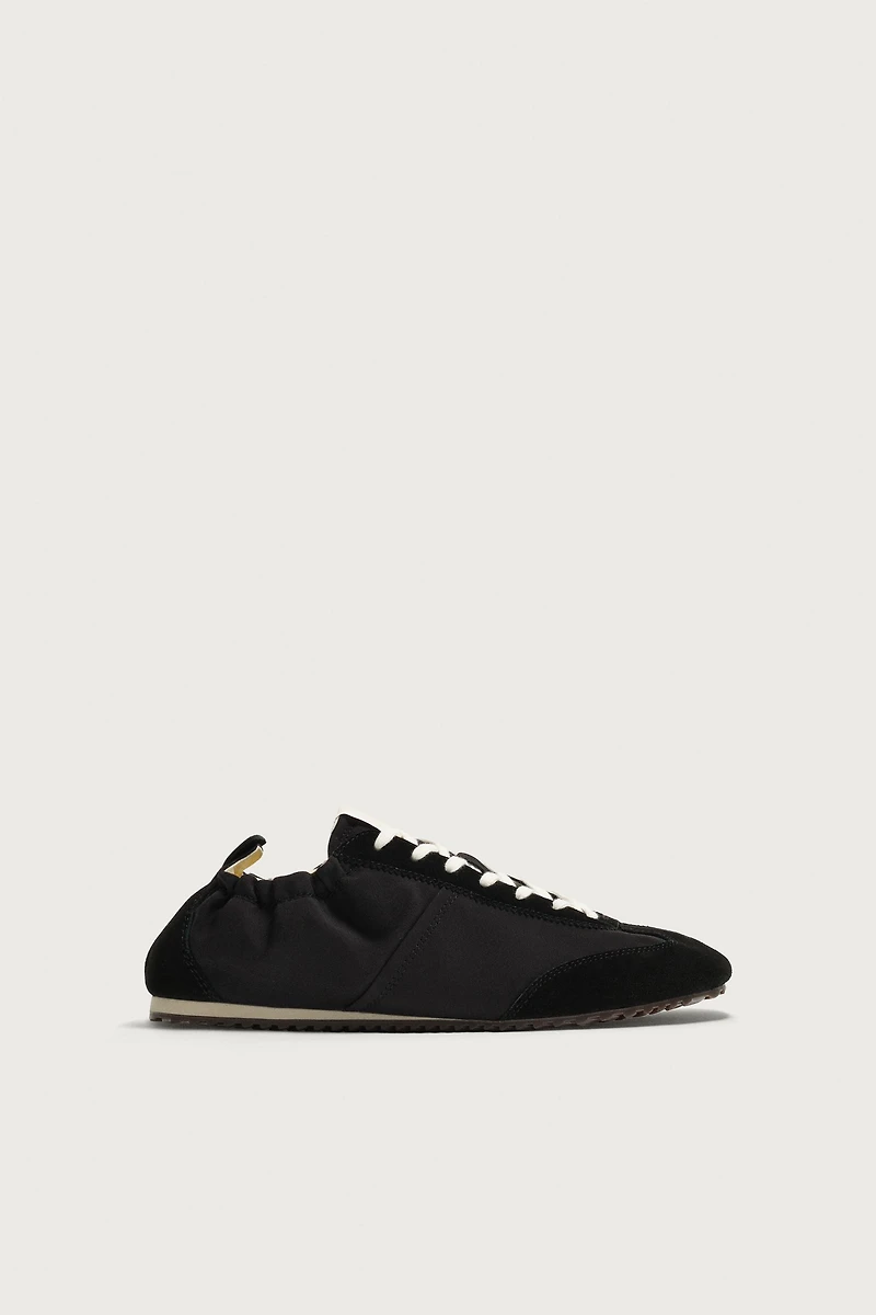 RETRO STYLE SNEAKERS