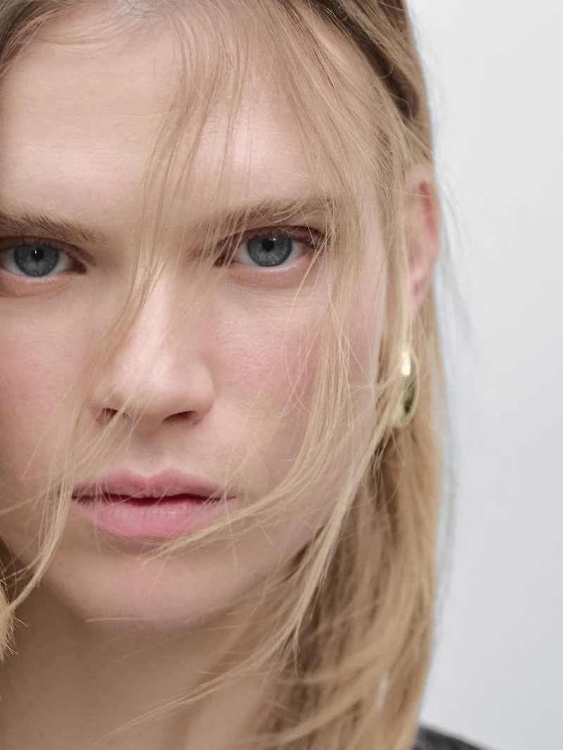 Oval hoop earrings