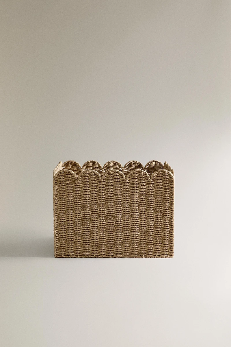 CHILDREN'S LARGE SCALLOPED BASKET