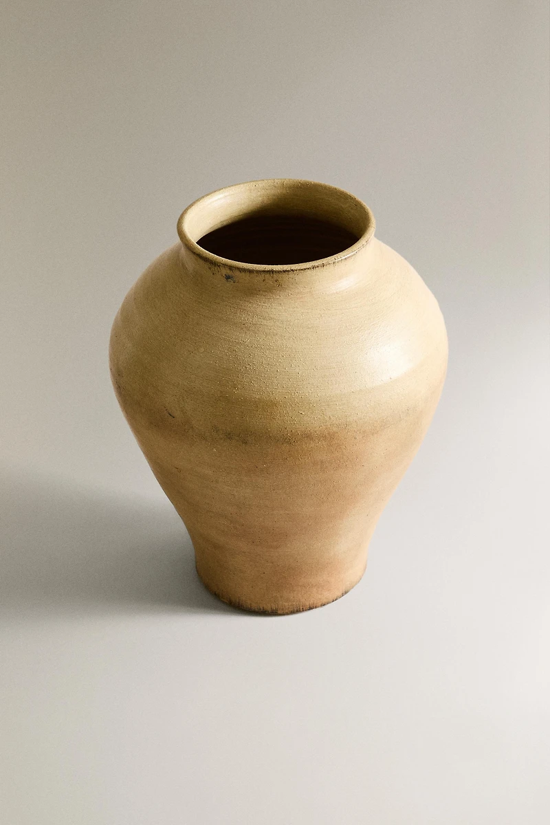 LIGHT TERRACOTTA VASE