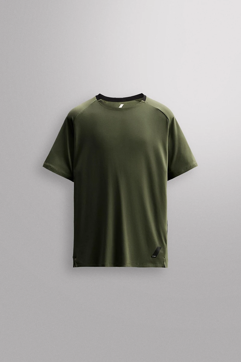 TEXTURED TRAINING T-SHIRT