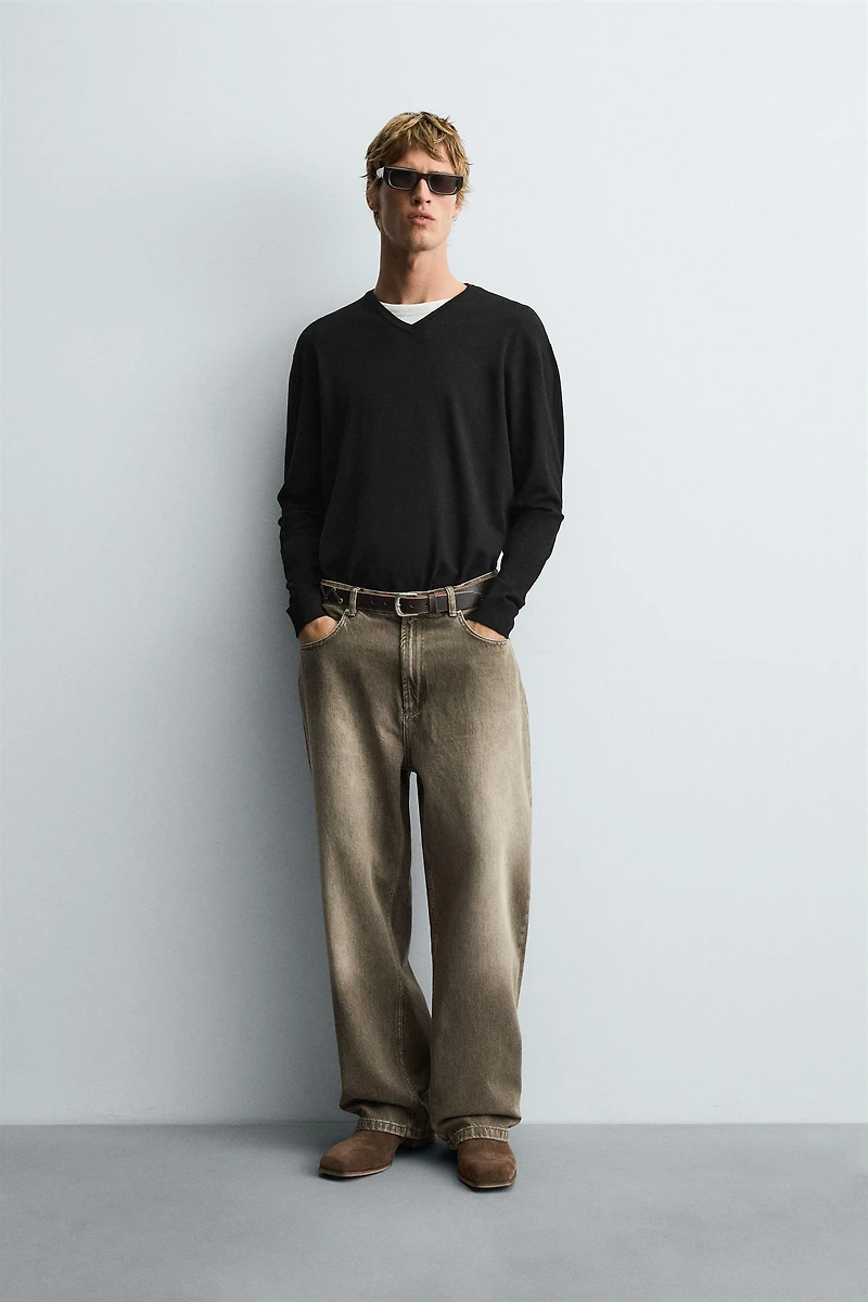 BASIC V-NECK SWEATER