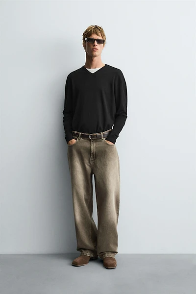 BASIC V-NECK SWEATER