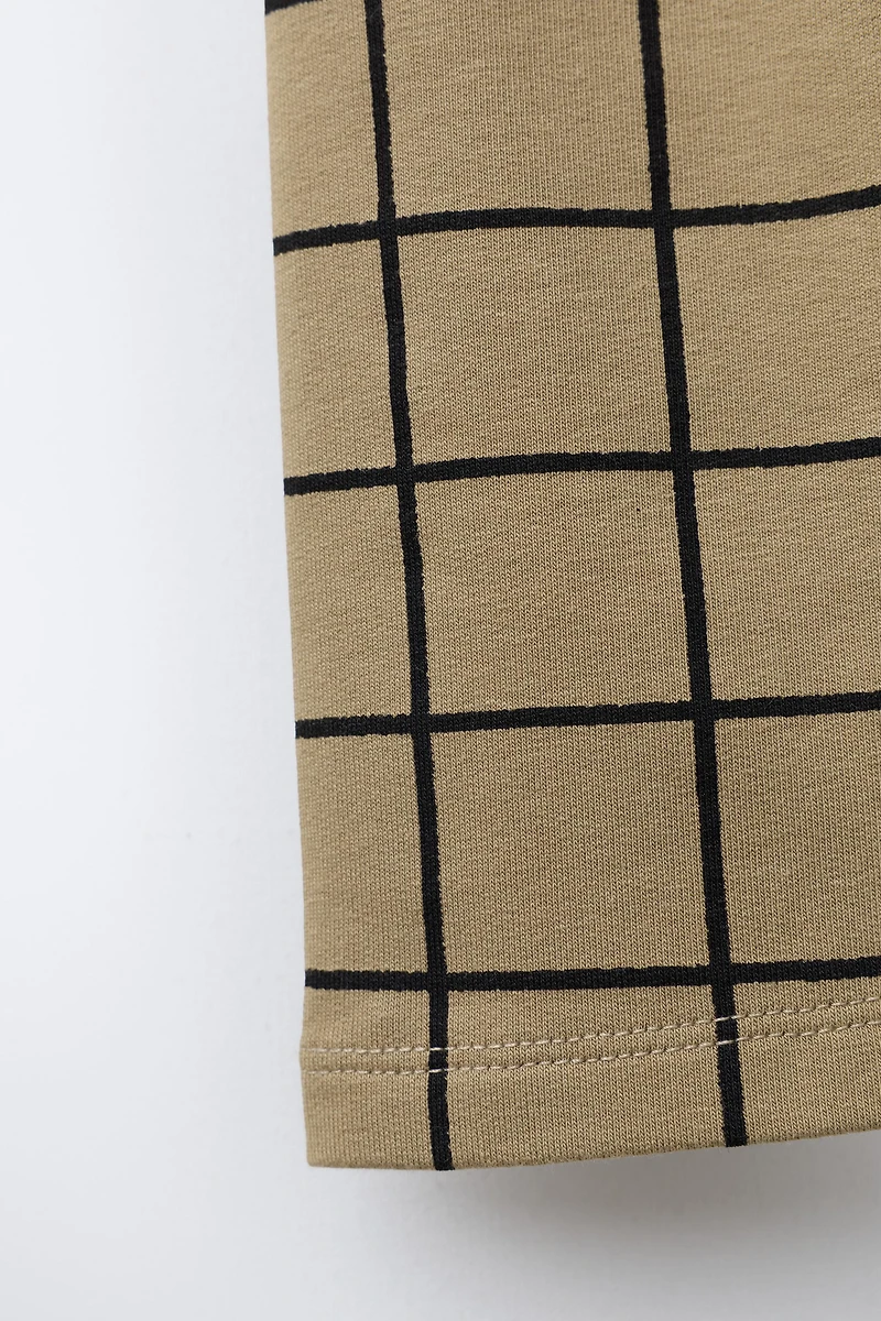 LEGGING À CARREAUX ET ÉTIQUETTE