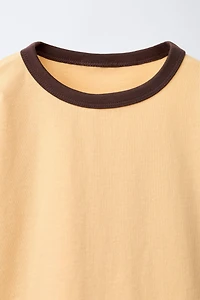 PLAIN T-SHIRT WITH CONTRASTING PIPING AT NECKLINE