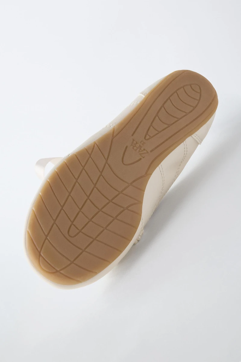 ATHLETIC SHOES WITH BOWS