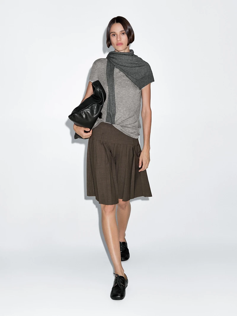 Short box pleat sash skirt