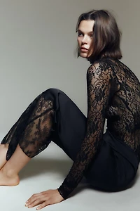 PANTALON SATINÉ AVEC DÉTAILS EN DENTELLE