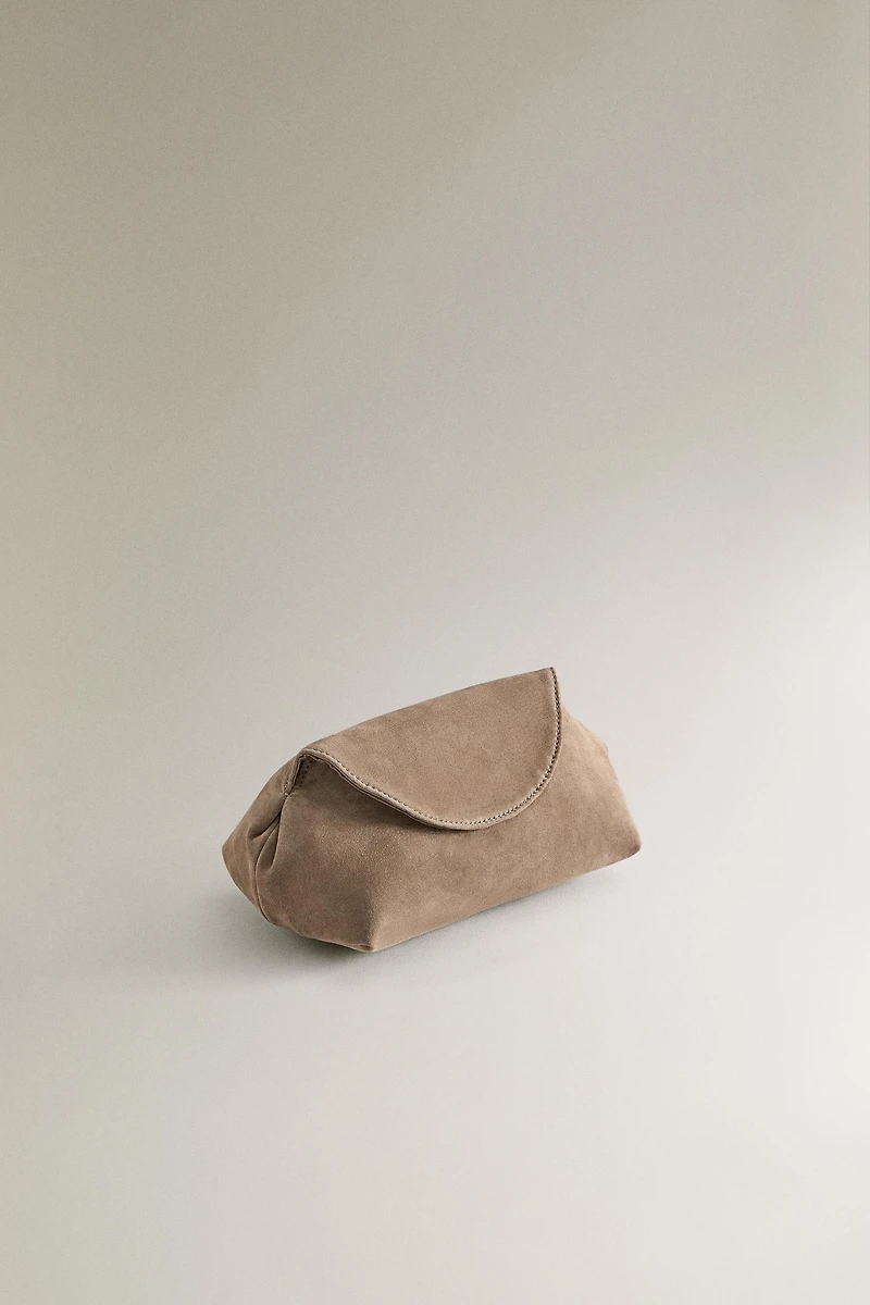 TOILETRY BAG IN SOFT LEATHER