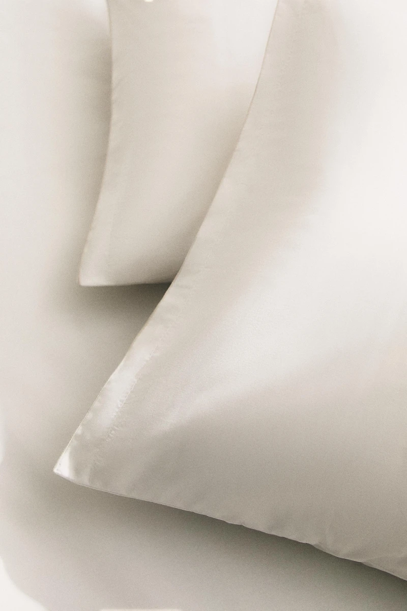 TAIE D’OREILLER OVERLOCK